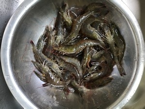 制作黄金蝴蝶虾