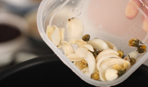 绿豆百合菊花粥