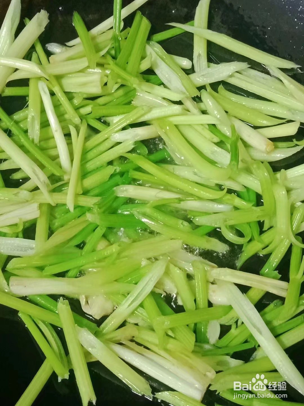 如何做美味的芹菜炒腐竹