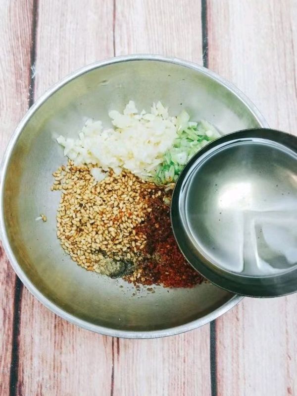 金针菇凉拌黄瓜