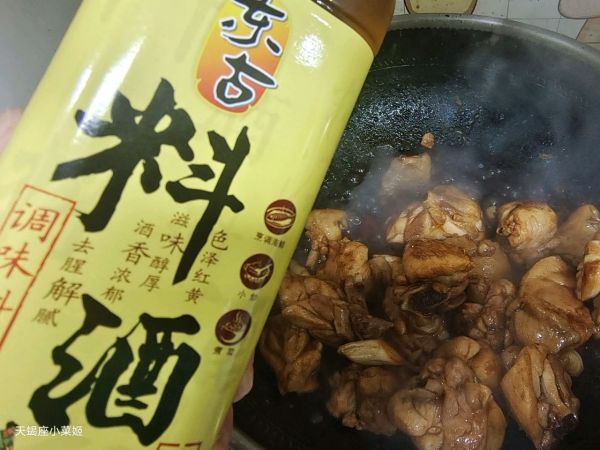 蟹味菇山药粉皮炖鸡腿