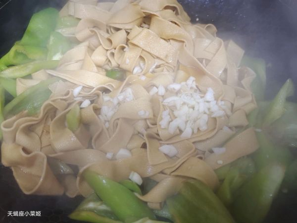 鸡汁尖椒干豆腐