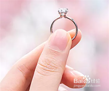 女生戒指的戴法