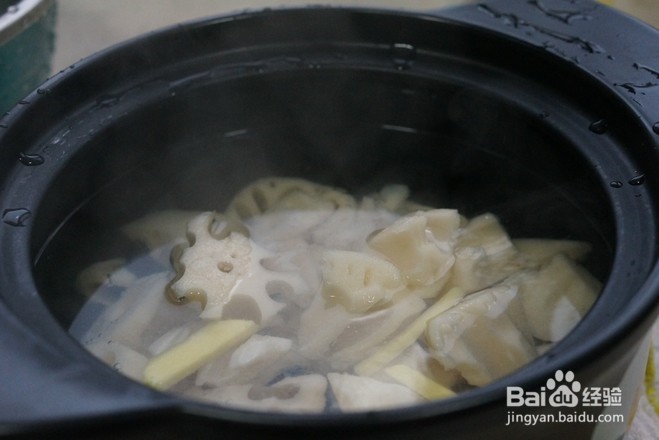 茶油莲藕鸭汤的做法