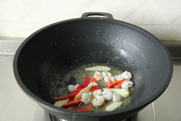虾仁杏仁炒西芹