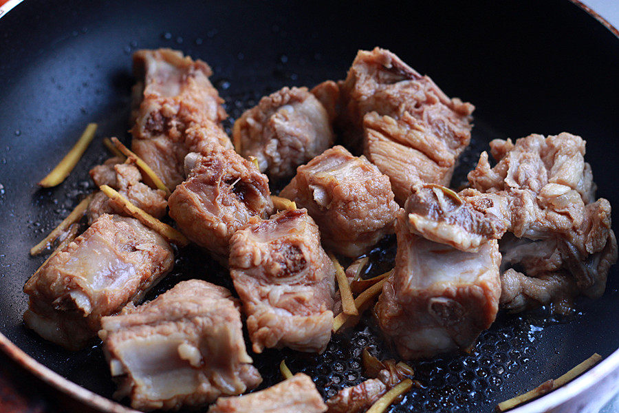 想吃排骨香菇焖饭？看完就能轻松学会