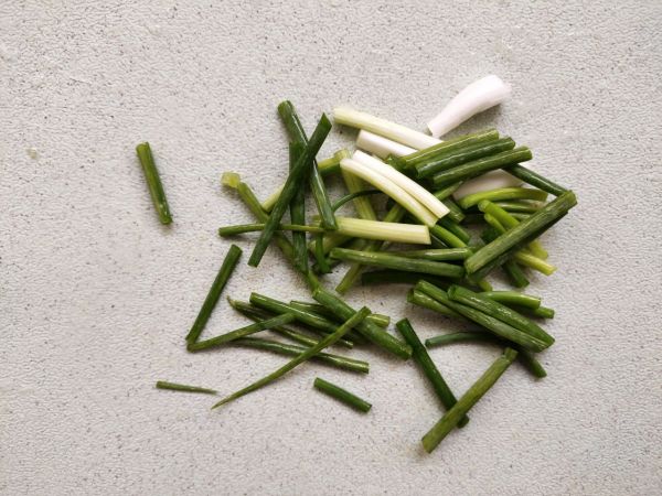 虾仁金针菇豆腐煲
