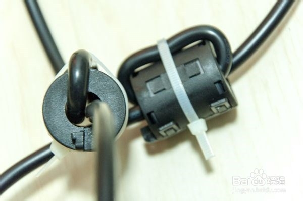 长虹等离子电视抗干扰夹扣式磁环安装方法