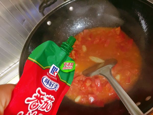 番茄浓汤牛肉米线