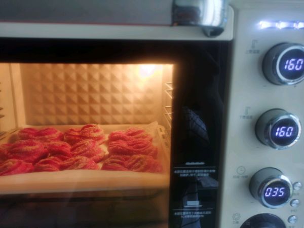 火龙果椰蓉面包