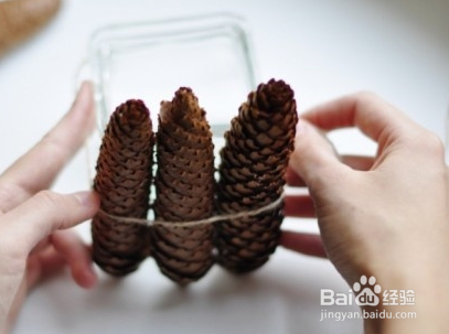 简单好制作的松果烛台