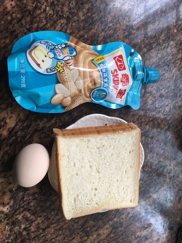 花生酱鸡蛋三明治