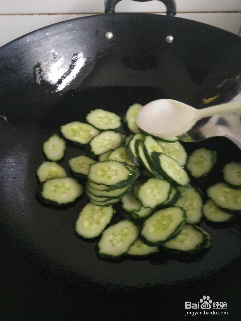 黄瓜炒鸡蛋——简餐食谱。