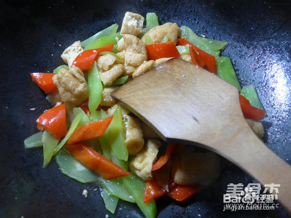 红椒油豆腐炒莴笋