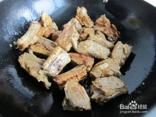 腐乳烧排骨的做法