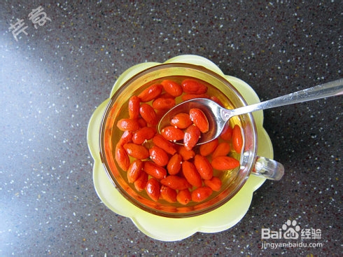 神奇护眼饮料菊杞蜂蜜茶