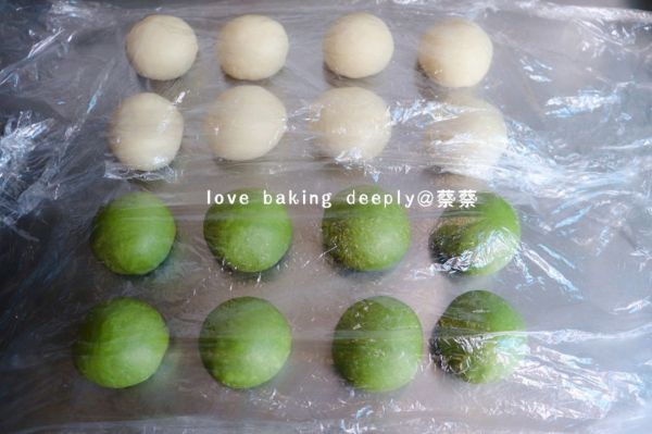 双色蝴蝶结面包