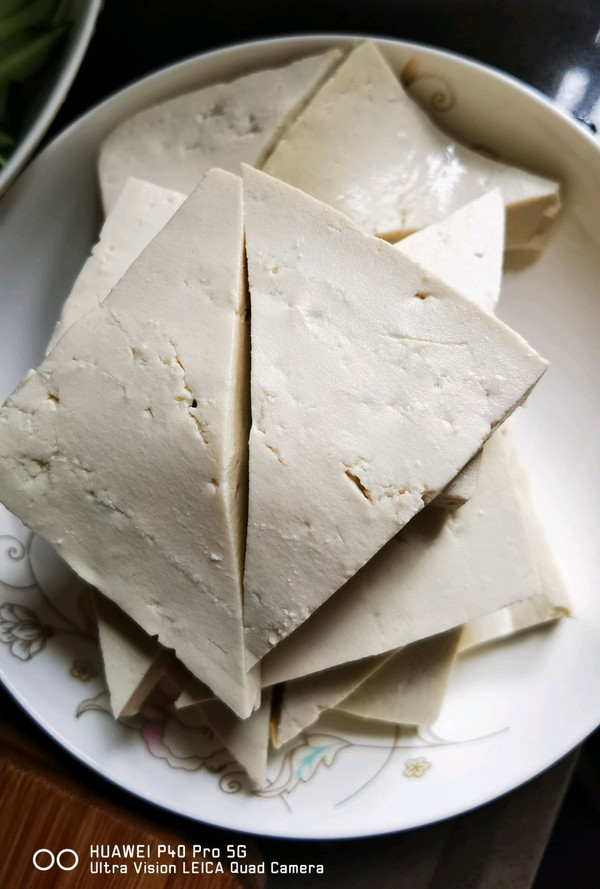 砂锅黄骨鱼豆腐汤