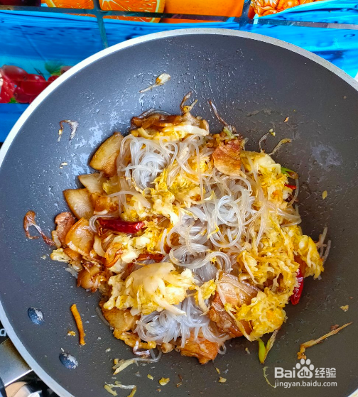 五花肉酸菜炖粉条，酸爽美味，好吃下饭