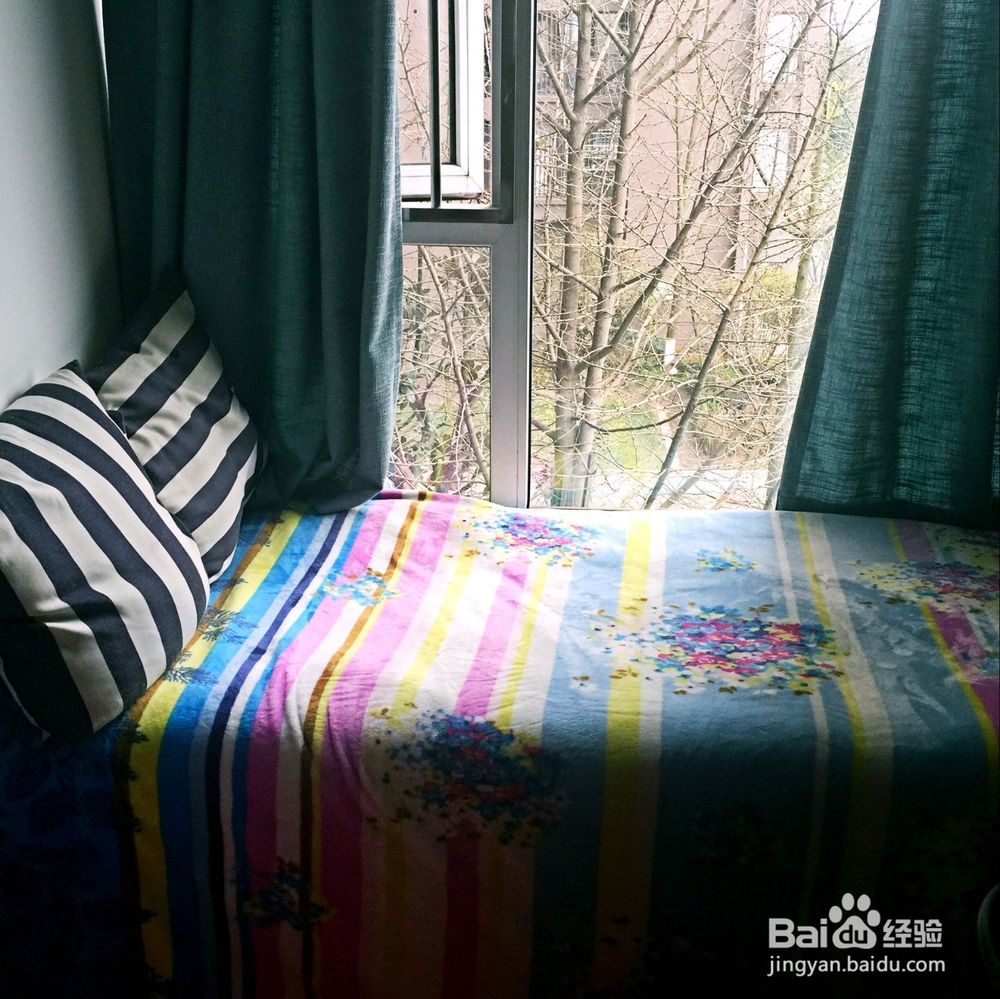 将转角飘窗改造为一间舒适小书房