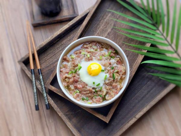 下饭神器：窝蛋榨菜蒸肉饼