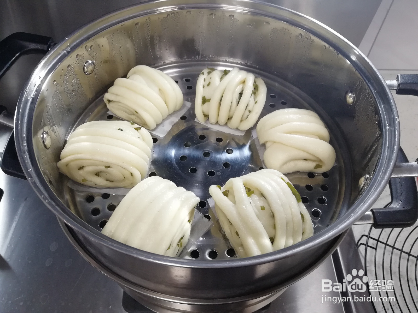 一次发酵的葱油花卷的做法