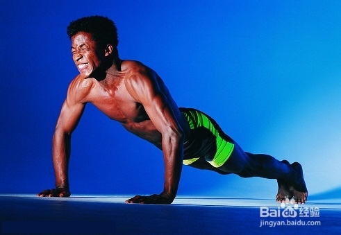 在家怎样锻炼可以增加胸肌上沿和中缝的肌肉