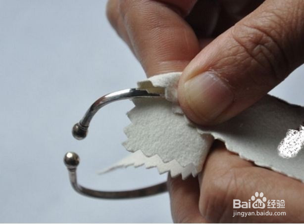 别再扔了，用剩的牙膏皮竟然这么有用