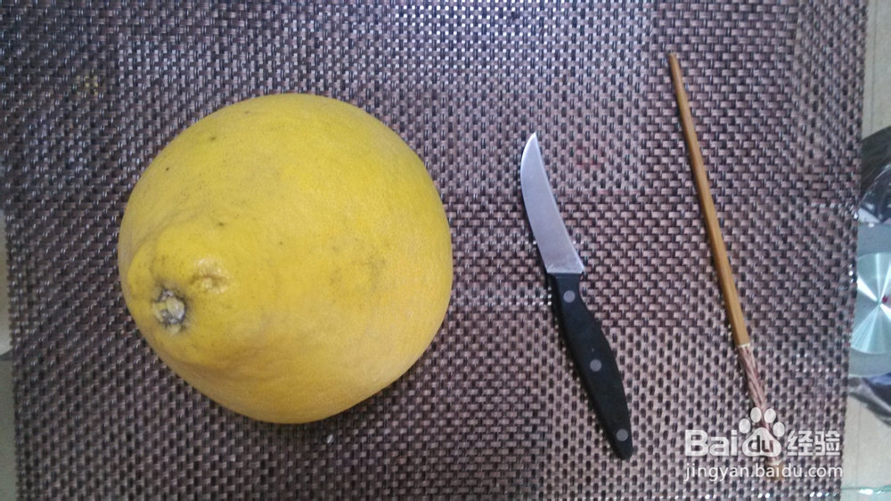 巧剥柚子皮--沙田柚一柚两吃，详细步骤。