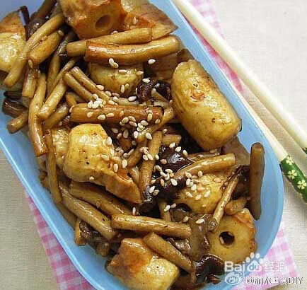 百山祖茶树菇炒鱼豆腐