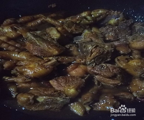 如何做健康无油的啤酒炖鸡爪排骨