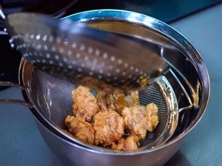 炸鸡亲子盖饭怎么做？