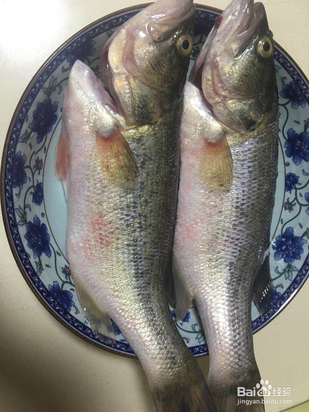 清蒸鲈鱼的家常做法