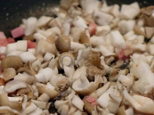 菠菜培根炒菇汉堡