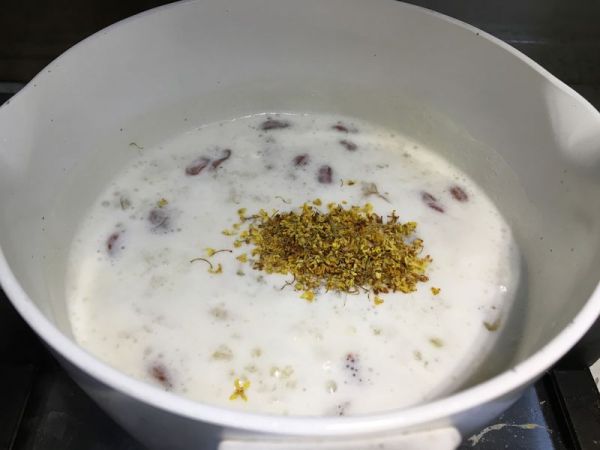 雪燕皂角米桂花奶