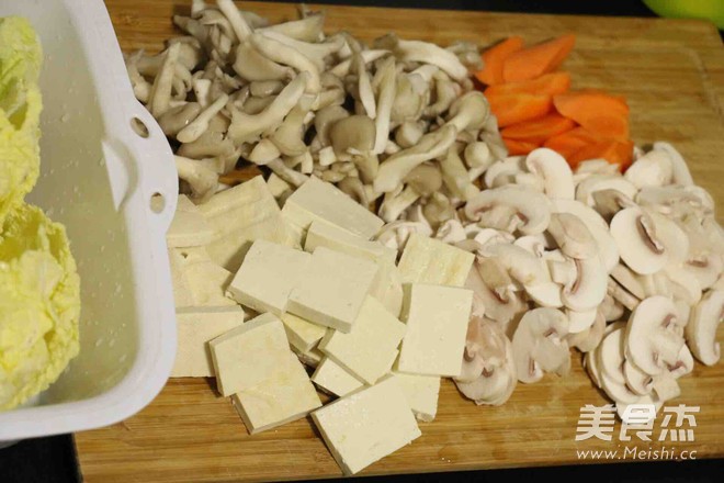 营养丰富又简单的菌菇煲