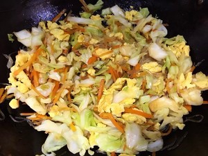 制作很有食欲的炒粉丝