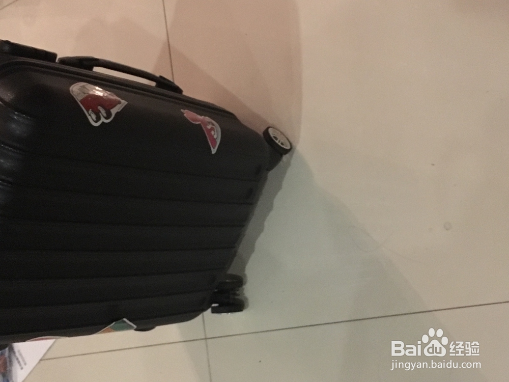 行李箱的万向轮子坏了怎么办?