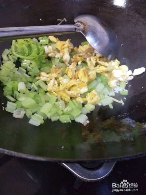 怎样做芹菜丁炒鸡蛋？