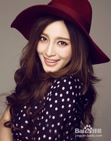 早春御姐发型大披露 中分长卷发解读柔情