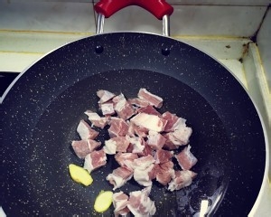 红烧土豆胡萝卜牛腩的做法