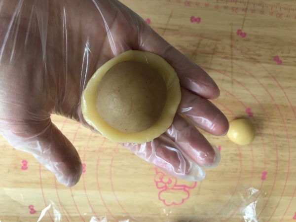 莲蓉蛋黄螃蟹月饼