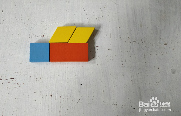 用智力拼板怎样拼一双轮滑鞋?