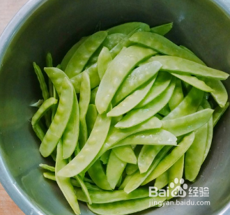 制作腊肉荷兰豆