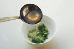 【葱油金针菇】拯救食欲的凉拌菜