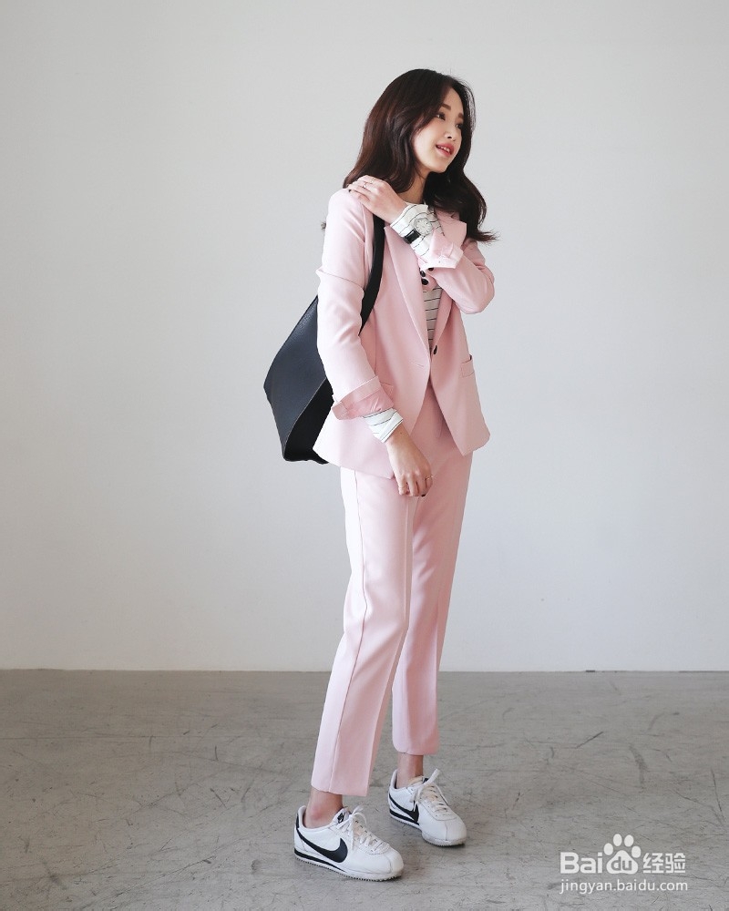 春天，有哪些颜色的休闲西服穿起来比较时尚