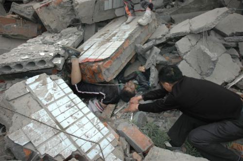 2008汶川地震的感人故事