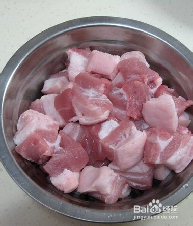 五花肉搭配藕块炖着吃，一个字——香！