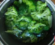 西红柿炒西兰花的做法