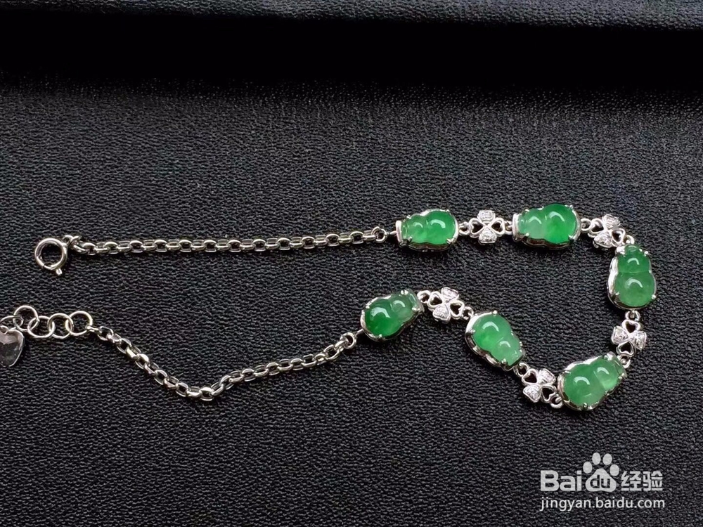 翡翠串珠手链挑选：糯种带色性价比高